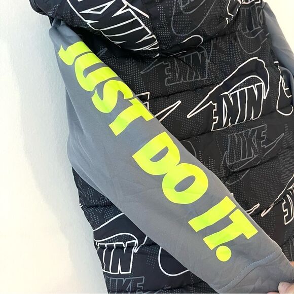 Nike‎ Boys Logo Print Black/Volt Size 4-5 Small Therma Padded Mock Vest Jacket - Picture 7 of 11